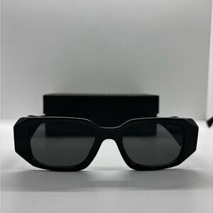 Unisex Black Geometric Sunglasses with Dark Gray Lens